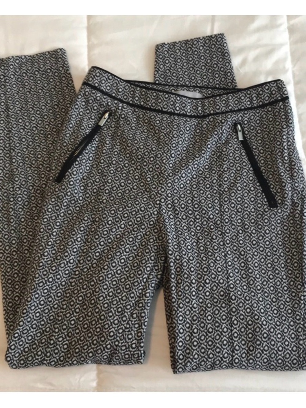 H&M Black and White Geometric Skinny Pants